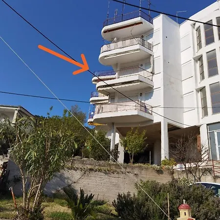 Theo Apartment